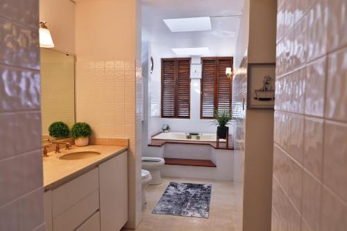 Ένα μπάνιο στο Ola Boutique Hotel