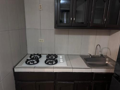 Η κουζίνα ή μικρή κουζίνα στο Condominio 1