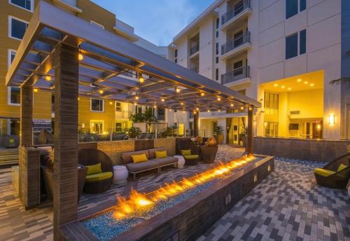 an outdoor patio with a seating area with lights at West Hollywood 2bdr residence in Los Angeles