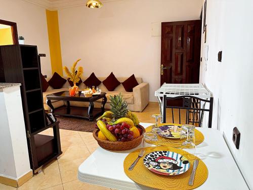 a living room with a table with a bowl of fruit at Residence Chay - Luxury Appart in Ouarzazate