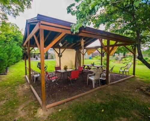 a gazebo with tables and chairs in a park at Schillhaus Lvl 1 in Louisville