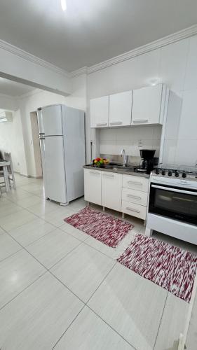 Dapur atau dapur kecil di Apto das Orquídeas- 3 Quartos - Apto espaçoso,confortável com 2 sacadas de frente para avenida principal!