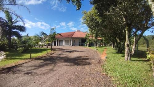 Taman di luar Sítio em Torres com Piscina e vista para Lagoa da Itapeva - Sítio Éden