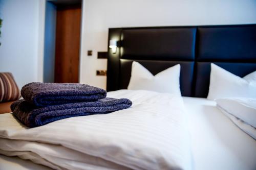 a pile of towels sitting on top of a bed at Smart Resorts B&B 2 BB2 324 in Winterberg
