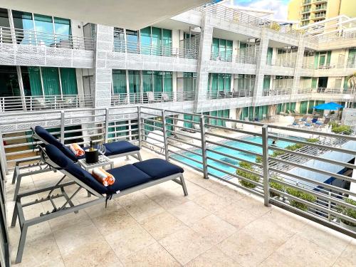 Piscina en o cerca de Boutique Suites 3 min walk to beach