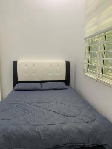 Postel nebo postele na pokoji v ubytování Dhuha & Dharyl's Staycation