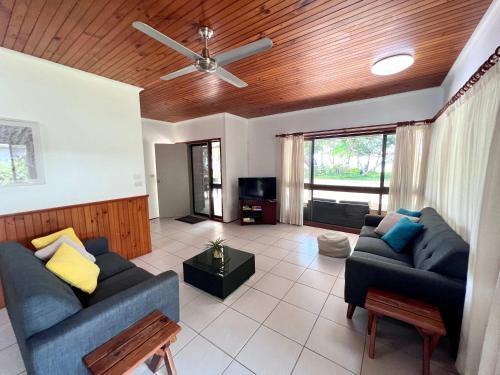Un lugar para sentarse en Bluefin House