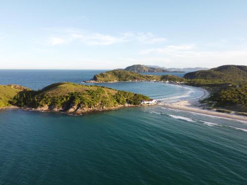 an aerial view of a beach and the ocean at Casa Dela Pousada in Cabo Frio