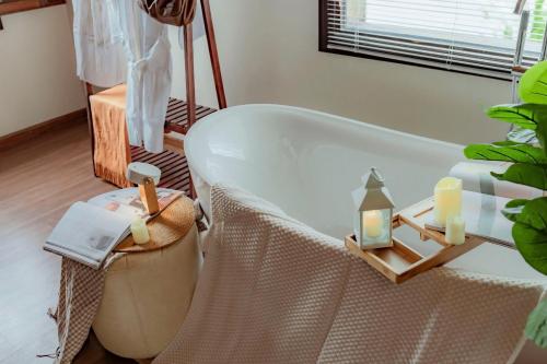 a bathroom with a bath tub with candles on it at Biệt Thự Đà Lạt Nghỉ Dưỡng Gia Đình in Trai Mat