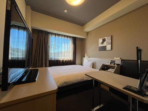 TV a/nebo společenská místnost v ubytování Hotel Route Inn Isehara Ooyama Inter -Kokudo 246 Gou-