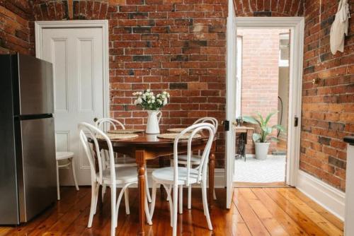 Gambar di galeri bagi Luxurious terrace home in heart of Bendigo di Bendigo