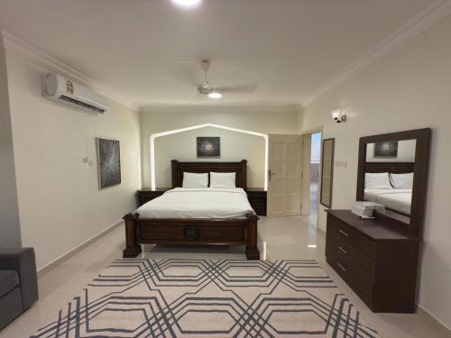 Кровать или кровати в номере Salalah golden villa