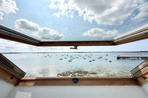 Gambar di galeri bagi Pieds dans l'eau ! T2 Top Cosy Vue mer 180 di Port-Louis