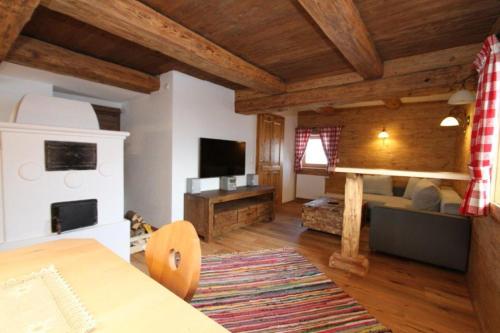 a living room with a table and a couch at Hennleiten Hütte in Reith bei Kitzbühel