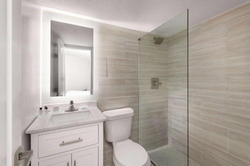 Ванная комната в Wyndham Garden Fort Walton Beach Destin