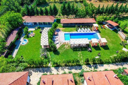 Swimmingpoolen hos eller tæt på Tefenni Villas & Hotel