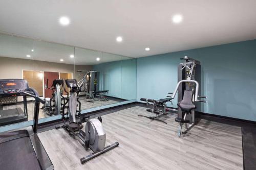 Fitness centrum a/nebo fitness zařízení v ubytování Super 8 by Wyndham Lubbock West