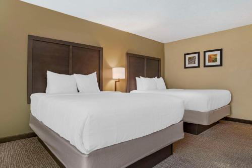 Кровать или кровати в номере Comfort Inn Opelika - Auburn