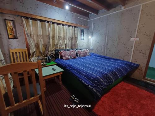 Ein Bett oder Betten in einem Zimmer der Unterkunft Conifer view guest house