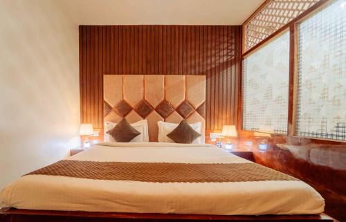 Postel nebo postele na pokoji v ubytování Hotel Royal Paradise