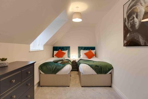 Katil atau katil-katil dalam bilik di Kestrel Gardens Dunmow