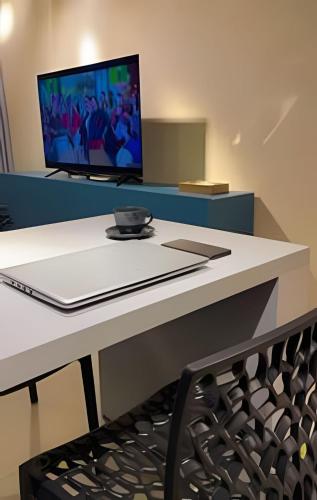 TV a/nebo společenská místnost v ubytování Way F5- Maravilhoso Flat para 3 pessoas, Tambaú