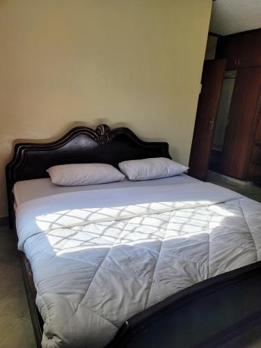 Ένα ή περισσότερα κρεβάτια σε δωμάτιο στο Nairobi Glory Palace Hotel