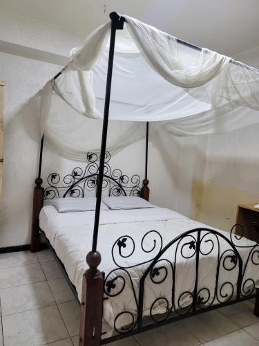 Ένα ή περισσότερα κρεβάτια σε δωμάτιο στο Nairobi Glory Palace Hotel