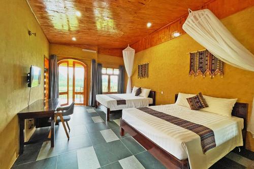 Postel nebo postele na pokoji v ubytování Wings Ha Giang Loop Bungalow