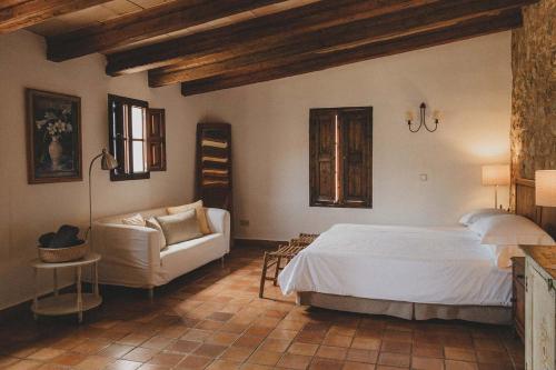 A bed or beds in a room at Agroturismo Can Torna AG178