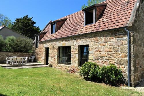 Photo de la galerie de l'établissement Belle maison bretonne 3 étoiles avec WIFI, entièrement rénovée à 800m mer à Trégastel - Réf 497, à Trégastel