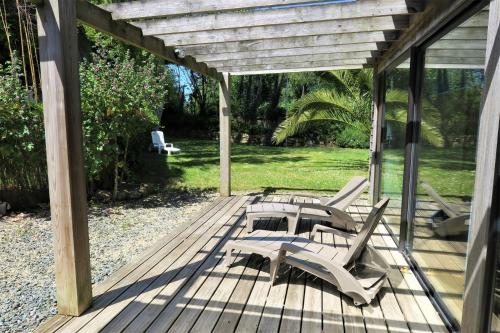 Photo de la galerie de l'établissement Belle maison bretonne 3 étoiles avec WIFI, entièrement rénovée à 800m mer à Trégastel - Réf 497, à Trégastel