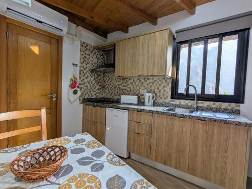 Kuchyň nebo kuchyňský kout v ubytování Live Masca - Estudio casas morrocatana Tenerife ONLY ADULTS