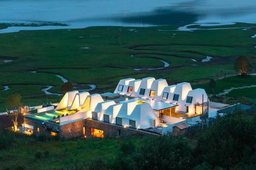 Gallery image of Ritzman Suye Snow Mountain Wild Luxury Hotel in Baisha