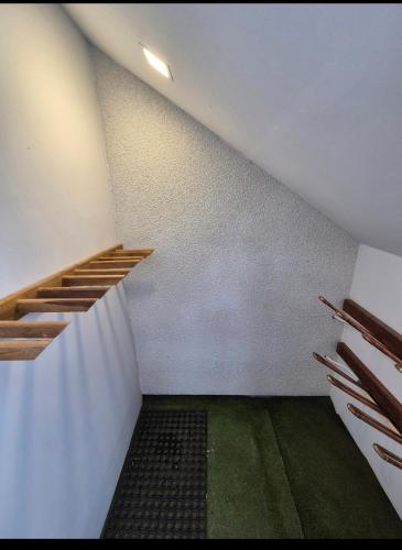an empty room with wooden stairs on the wall at Apartament z prywatna wanną hydromasaż - U Parów in Białka Tatrzanska
