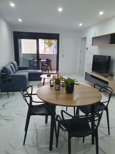 New Luxury Apartment - 200m from Center & Beach