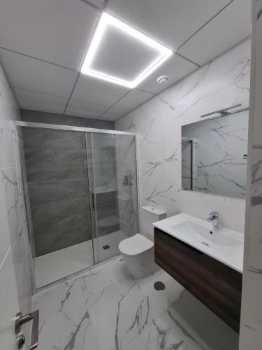 New Luxury Apartment - 200m from Center & Beach