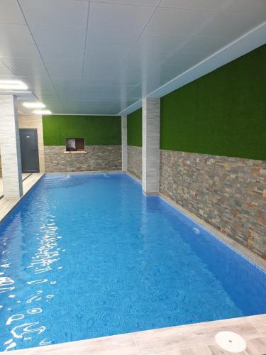 New Luxury Apartment - 200m from Center & Beach