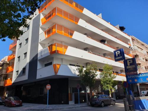 New Luxury Apartment - 200m from Center & Beach