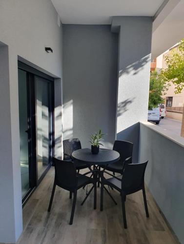 New Luxury Apartment - 200m from Center & Beach