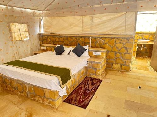 Voodi või voodid majutusasutuse Raghav Resort toas
