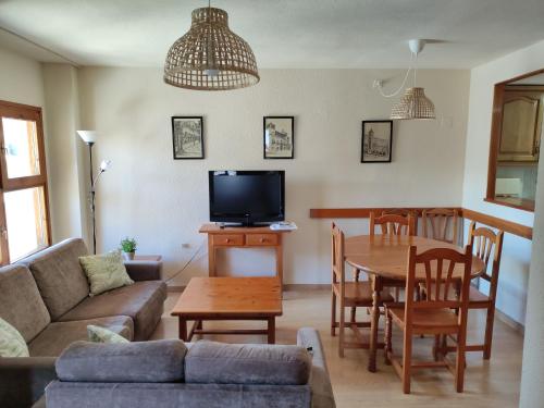 a living room with a couch and a table at Apartamento de la Marmota Cerler in Cerler