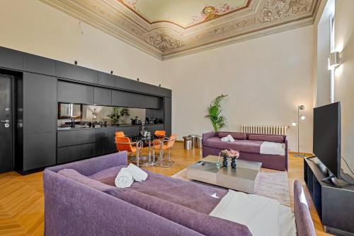 Via Venezia 10 - Renaissance - Historic Charm with Frescoes and Private Courtyard Parking in Florence Heart