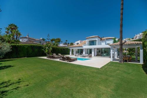 Luxury 5 bed Villa - Heated pool