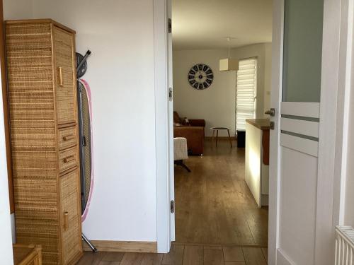 Posteľ alebo postele v izbe v ubytovaní Apartament przy samym jeziorze