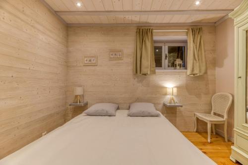 Katil atau katil-katil dalam bilik di Le Flocon Grand Chalet 4 étoiles