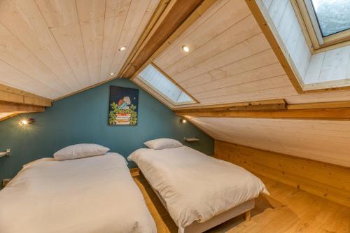Katil atau katil-katil dalam bilik di Le Flocon Grand Chalet 4 étoiles