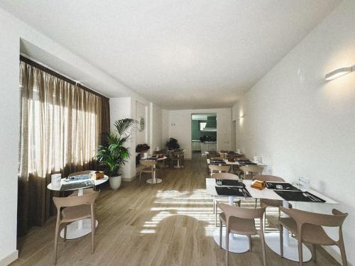 a dining room with tables and chairs and a cafeteria at Villacolle Visso in Visso