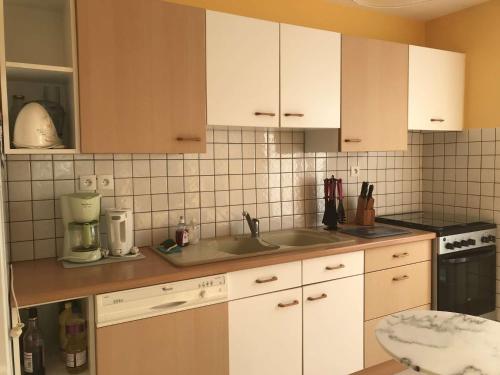 Photo de la galerie de l'établissement Maison avec jardin, à 600m de la mer à TREGASTEL Réf - 57, à Trégastel