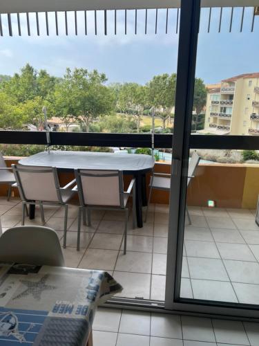 Photo de la galerie de l'établissement SOPRALAND Joli T2 avec cabine piscine proche plage Richelieu Cap d Agde, au Cap d'Agde